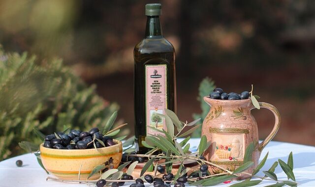 Ege'de Zeytin Hasadı Başladı: Üreticiler Sezona Hazır Ege'de Zeytin Hasadı Başladı: Üreticiler Sezona Hazır