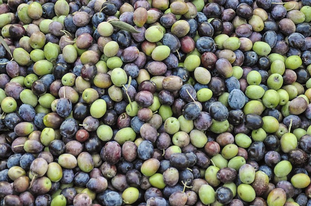 Zeytin ve Zeytinyağı Tüketimi Artıyor: Sağlık İçin Faydaları Zeytin ve Zeytinyağı Tüketimi Artıyor: Sağlık İçin Faydaları